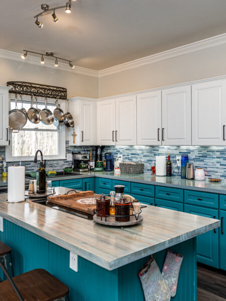 3105 Twatchman Drive - Kitchen